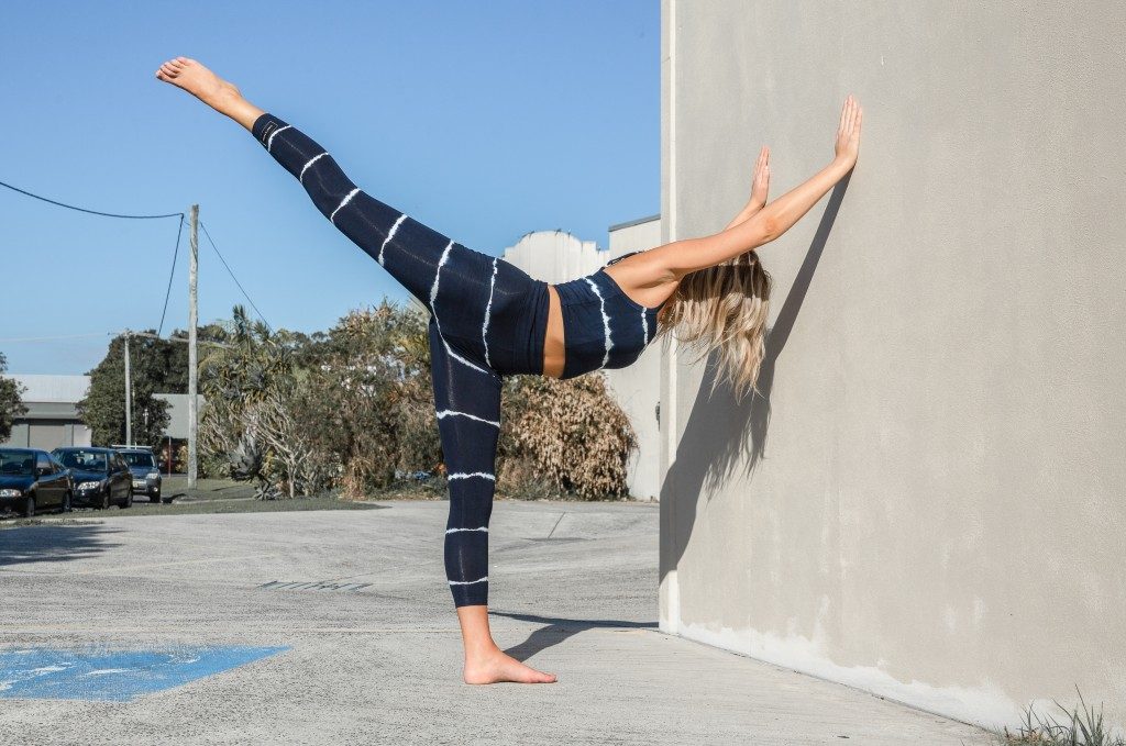 7 Sustainable Yoga Clothing Brands Creating Eco-friendly Activewear — The  Honest Consumer